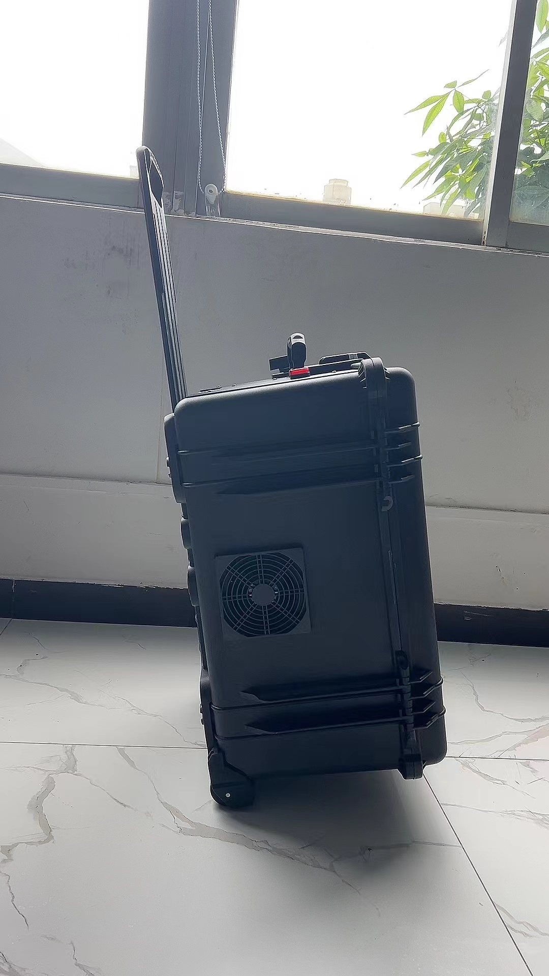 南山手拉箱型移动通信干扰器